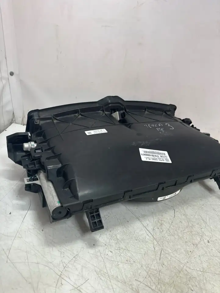 Tesla Model 3 (2017 - 2023) 107673200H Дефлектор воздуха — фото 3