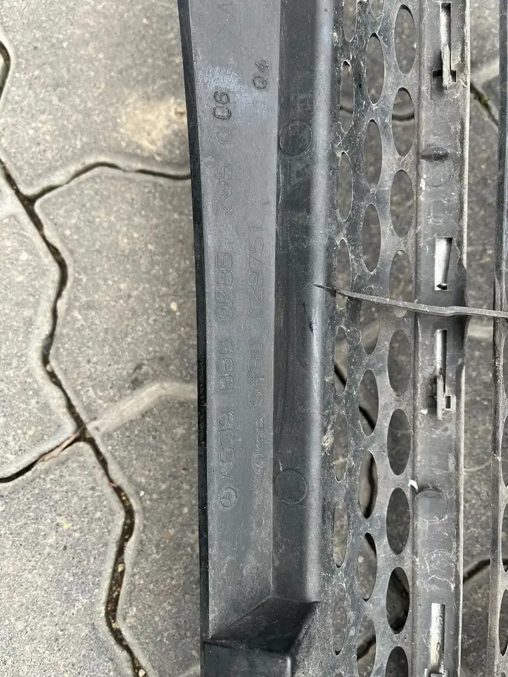Mercedes-Benz Vito Viano W639 (2003 - 2010) A6398800285 Передняя решетка — фото 1