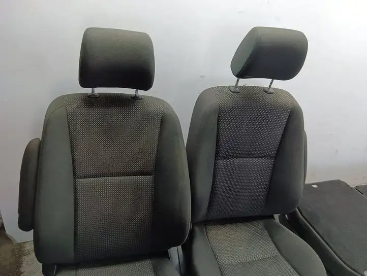 Toyota Corolla Verso E121 (2004 - 2007) Комплект салона — фото 7