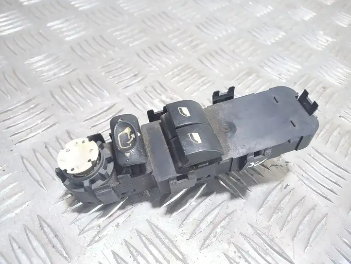 Peugeot 307 CC (2001 - 2005) 96404778 Блок кнопок стеклоподъемников — фото 3