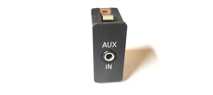 BMW 1 E81 E87 (2004 - 2011) 6930561 AUX разъем — фото 1