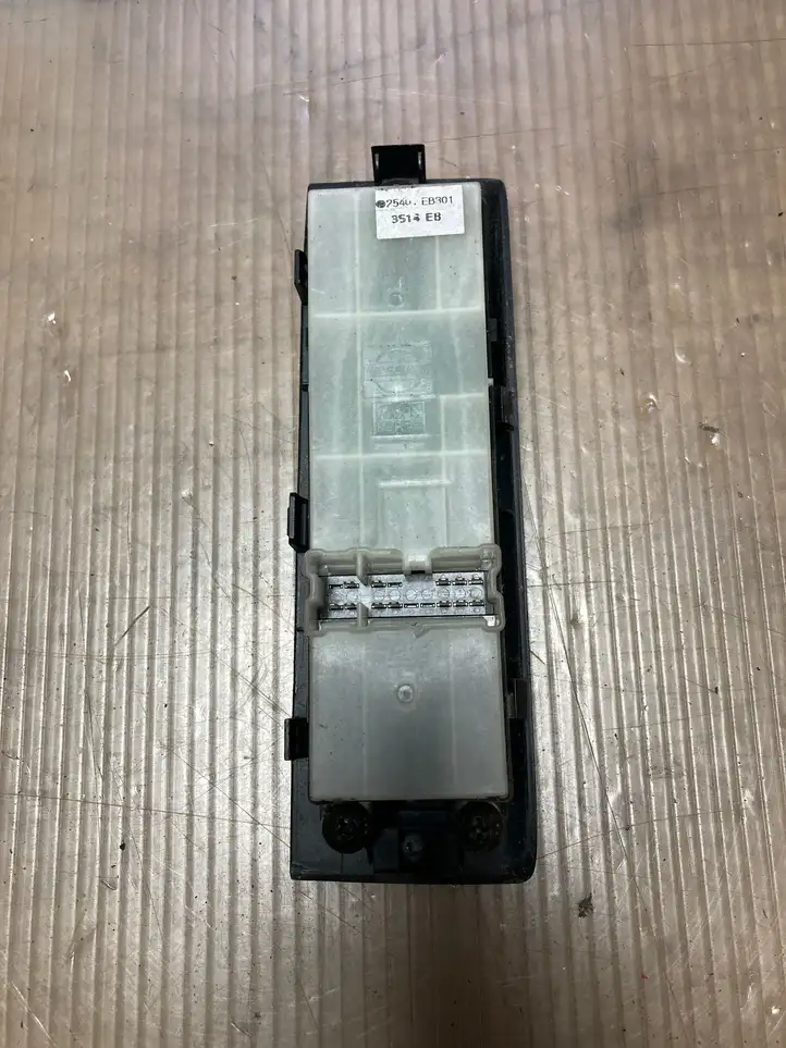 Nissan Pathfinder R51 (2005 - 2012) 2259144219A32A Блок кнопок стеклоподъемников — фото 2
