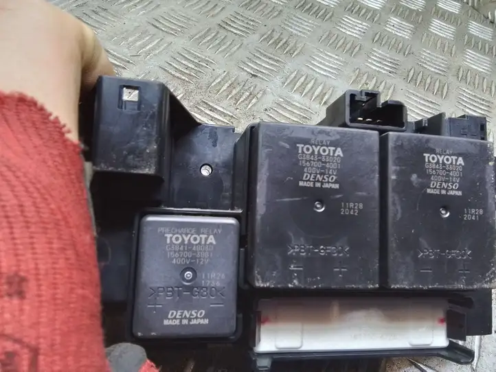 Toyota Prius (XW30) (2009 - 2015) 63583507 Блок монтирования реле — фото 2
