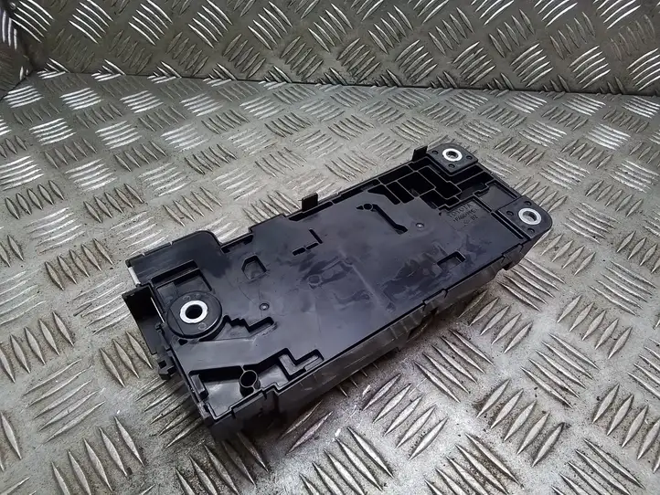 Toyota Prius (XW30) (2009 - 2015) 63583507 Блок монтирования реле — фото 4
