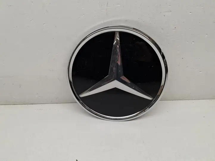 Mercedes-Benz GLS X166 (2015 - 2019) 0008880111 Эмблема автомобиля — фото 1