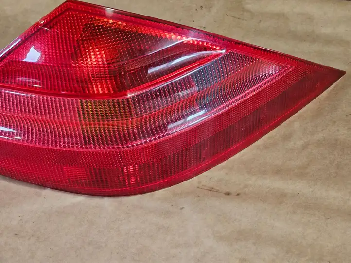 Mercedes-Benz SL R230 (2001 - 2012) A2308200164 Задний фонарь в кузове — фото 3