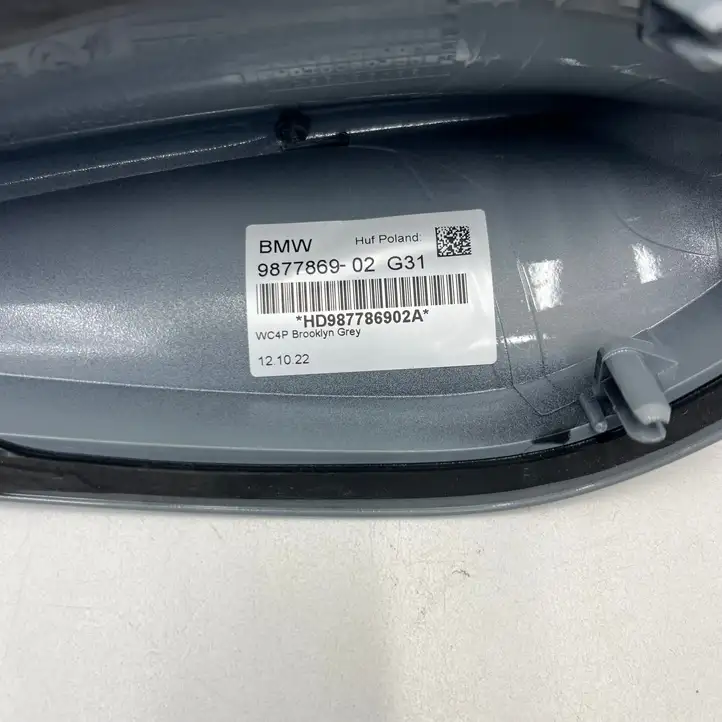 BMW 5 G30 G31 (2016 - ) 987786902 Крышка GPS-антенны — фото 3