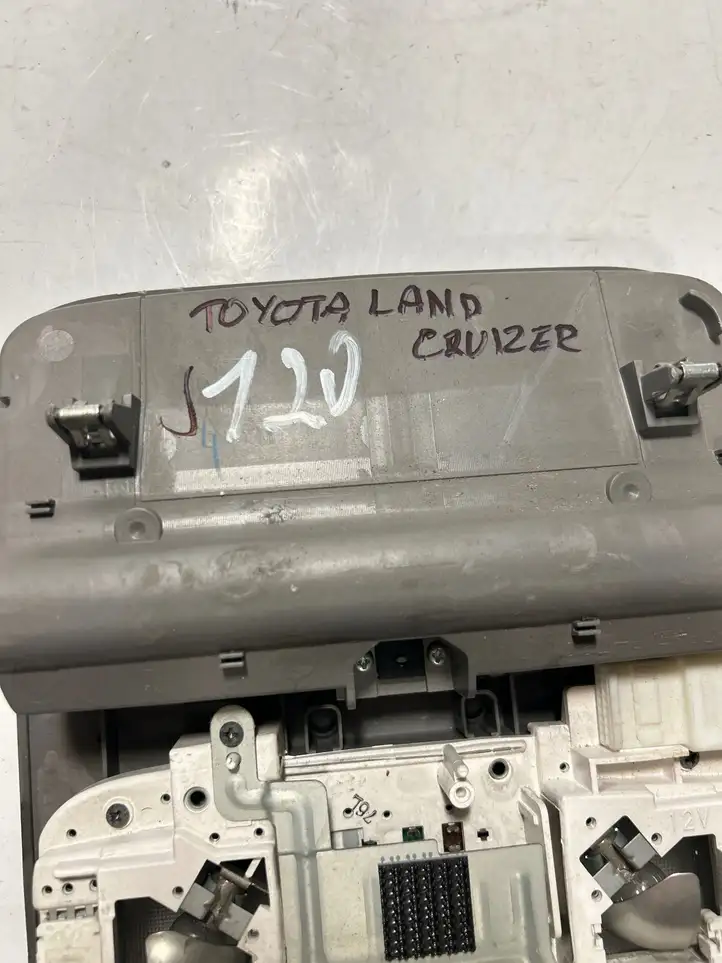 Toyota Land Cruiser (J120) (2002 - 2009) 8126060140B0 Передняя подсветка — фото 4