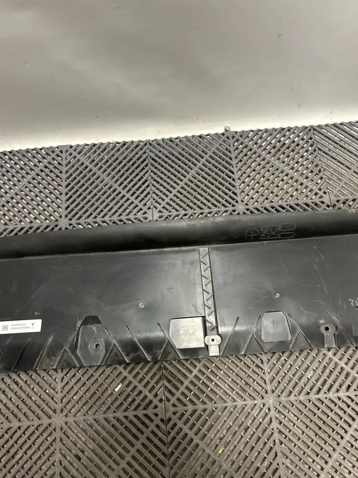 Tesla Model Y (2019 - 2024) 149516700B Крышка микрофильтра воздуха — фото 3
