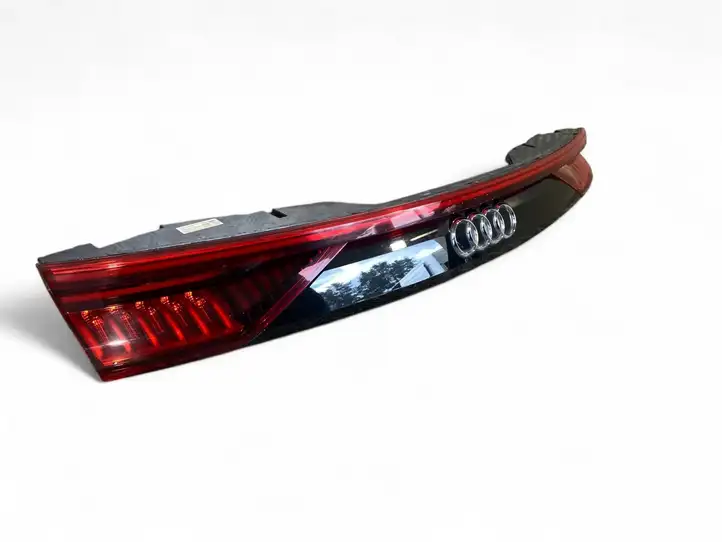 Audi Q8 (2018 - ) 4M8945095F Задний фонарь в крышке багажника — фото 8