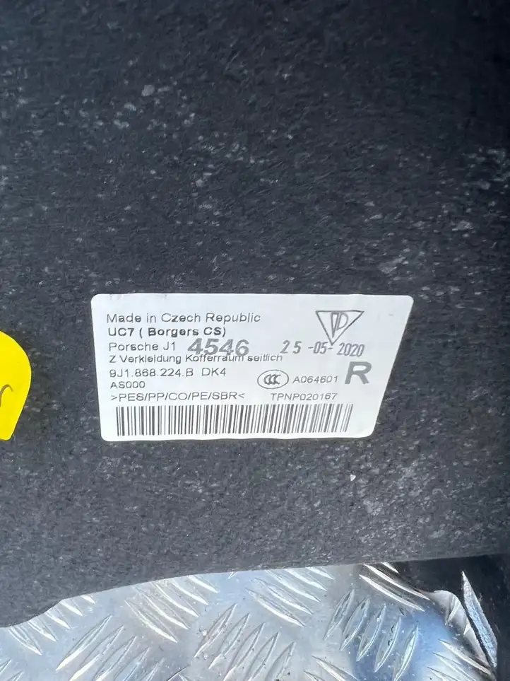 Porsche Taycan 9J1 (2019 - ) 9J1868224B Прочая отделка багажника — фото 3