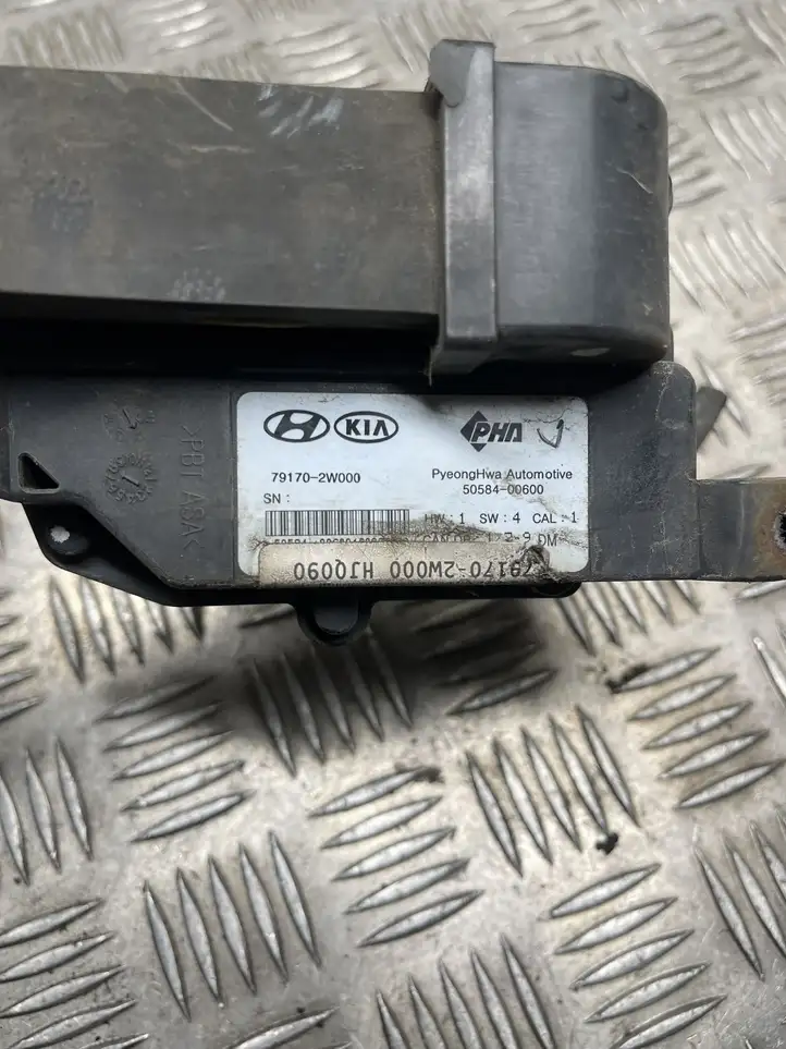 Hyundai Santa Fe (2012 - 2015) 791702W000 Подушка безопасности пешехода — фото 2