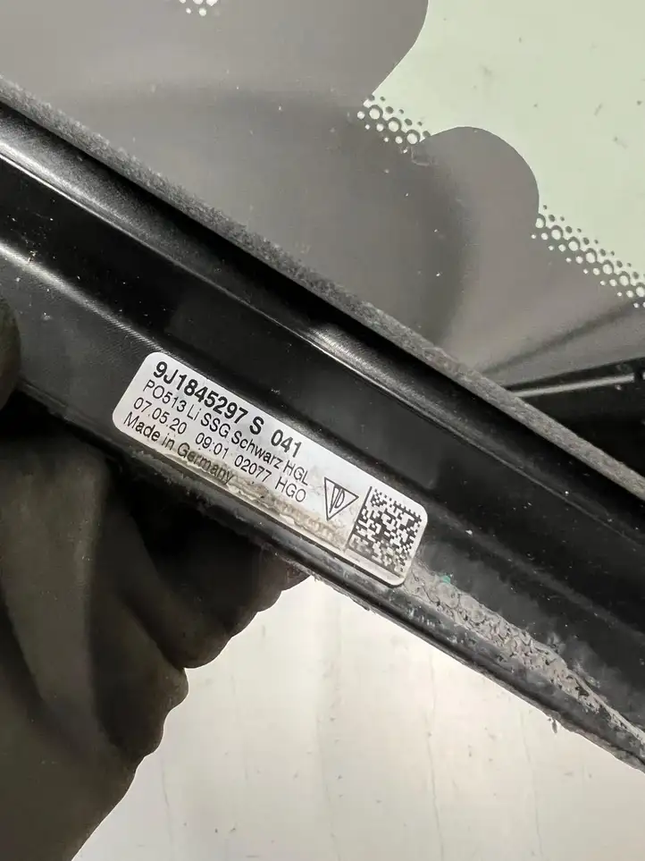 Porsche Taycan 9J1 (2019 - ) 9J1845297 Заднее боковое стекло — фото 3