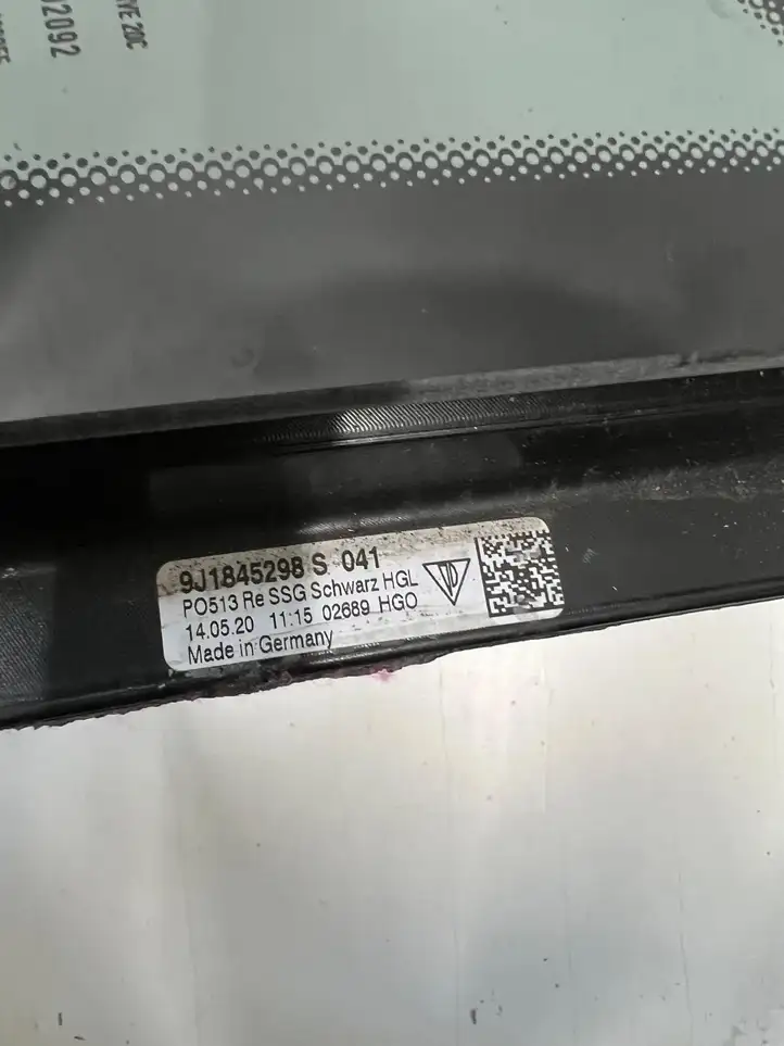 Porsche Taycan 9J1 (2019 - ) 9J1845298 Заднее боковое стекло — фото 4