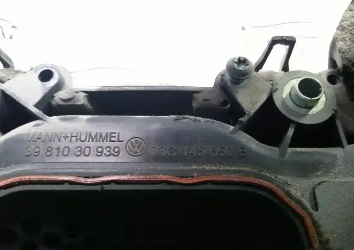Volkswagen Touran I (2003 - 2010) 03C145650B Резонатор впуска — фото 4