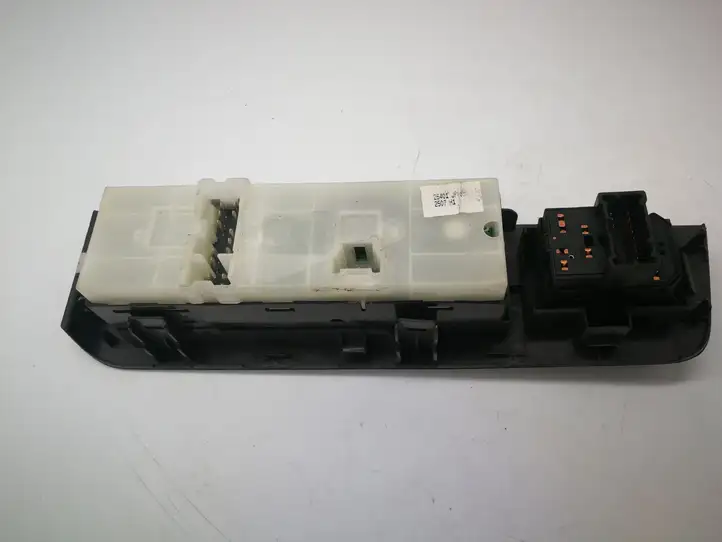 Nissan Quest (2003 - 2009) 25401 Кнопка стеклоподъемников — фото 2