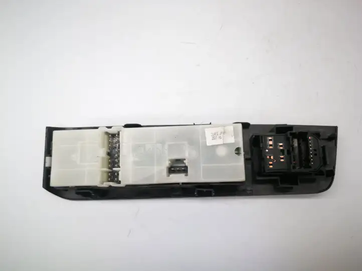 Nissan Quest (2003 - 2009) 25401 Кнопка стеклоподъемников — фото 3