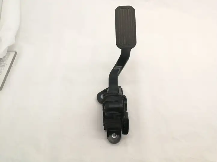 Toyota Prius (NHW20) (2003 - 2009) 7812047050 Педаль акселератора — фото 3