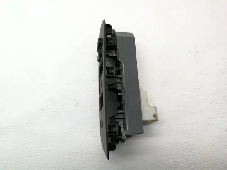 Toyota Auris 150 (2006 - 2012) 7423202550 Блок кнопок стеклоподъемников — фото 2