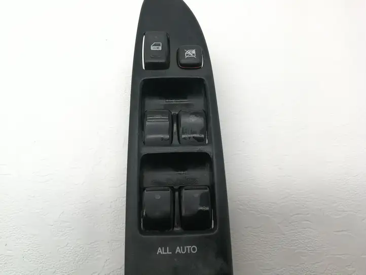 Toyota Avensis Verso (2004 - 2009) 8404044030 Блок кнопок стеклоподъемников — фото 2