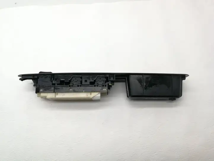 Toyota Avensis Verso (2004 - 2009) 8404044030 Блок кнопок стеклоподъемников — фото 3