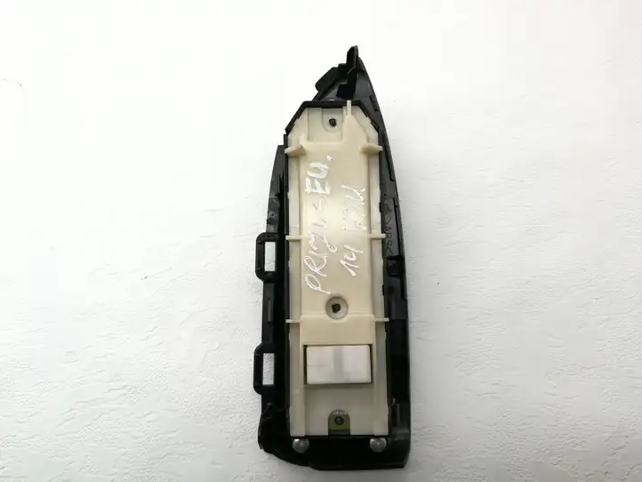 Toyota Prius (XW30) (2009 - 2015) 8404033100 Блок кнопок стеклоподъемников — фото 2