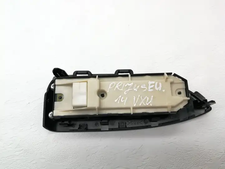 Toyota Prius (XW30) (2009 - 2015) 8404033100 Блок кнопок стеклоподъемников — фото 3
