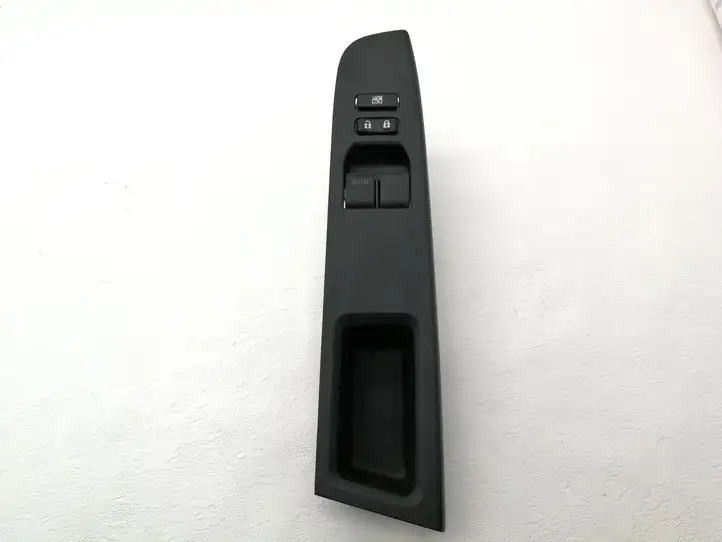 Toyota Yaris (2014 - 2019) 742320D670 Кнопка стеклоподъемников — фото 1