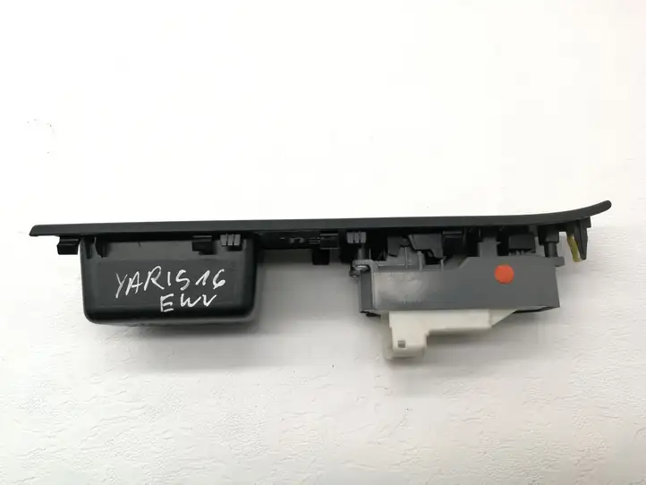 Toyota Yaris (2014 - 2019) 742320D670 Кнопка стеклоподъемников — фото 3