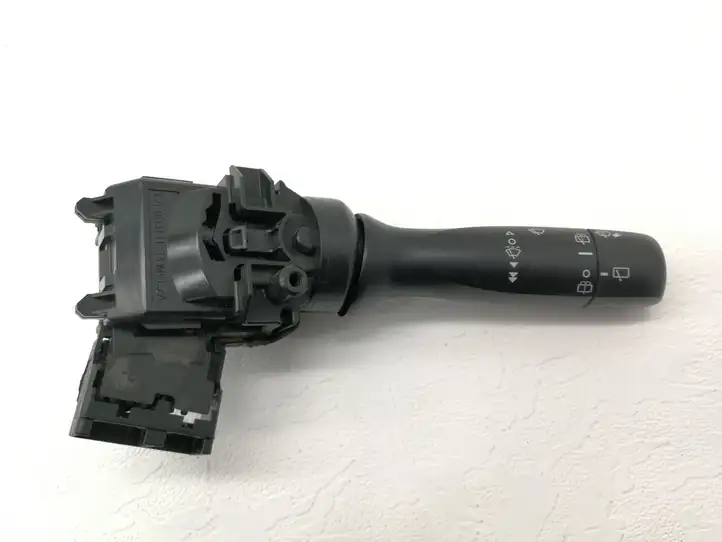 Toyota Yaris (2009 - 2012) 17F144 Включатель скорости стеклоочистителей — фото 1