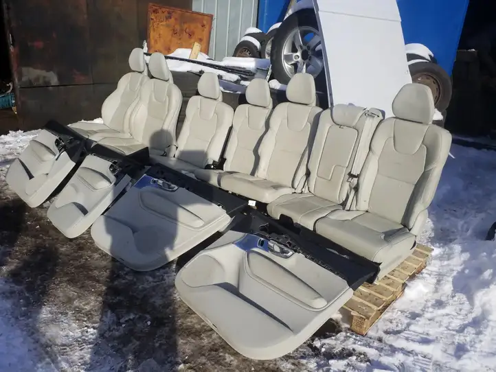 Volvo XC90 (2019 - ) Комплект салона — фото 7