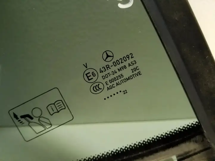 Mercedes-Benz EQB (2021 - ) A2437300400 Форточка двери — фото 3