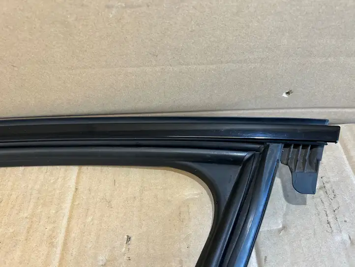 Audi A4 S4 B9 (2015 - 2019) 8W0837431 Накладка стекла передней двери — фото 5