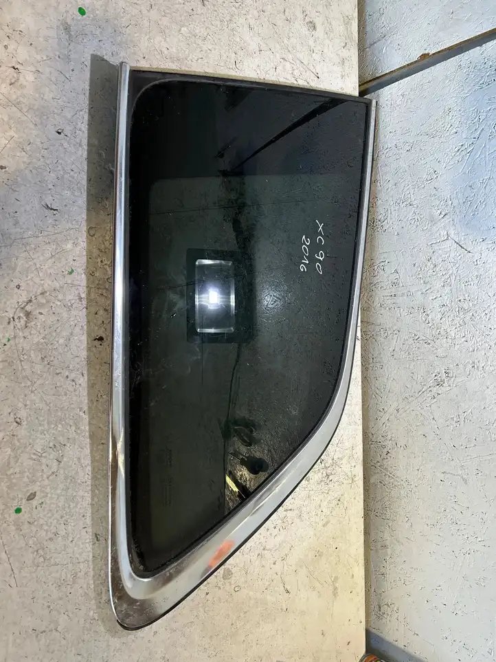 Volvo XC90 (2014 - 2019) 43R002092 Заднее боковое стекло — фото 1