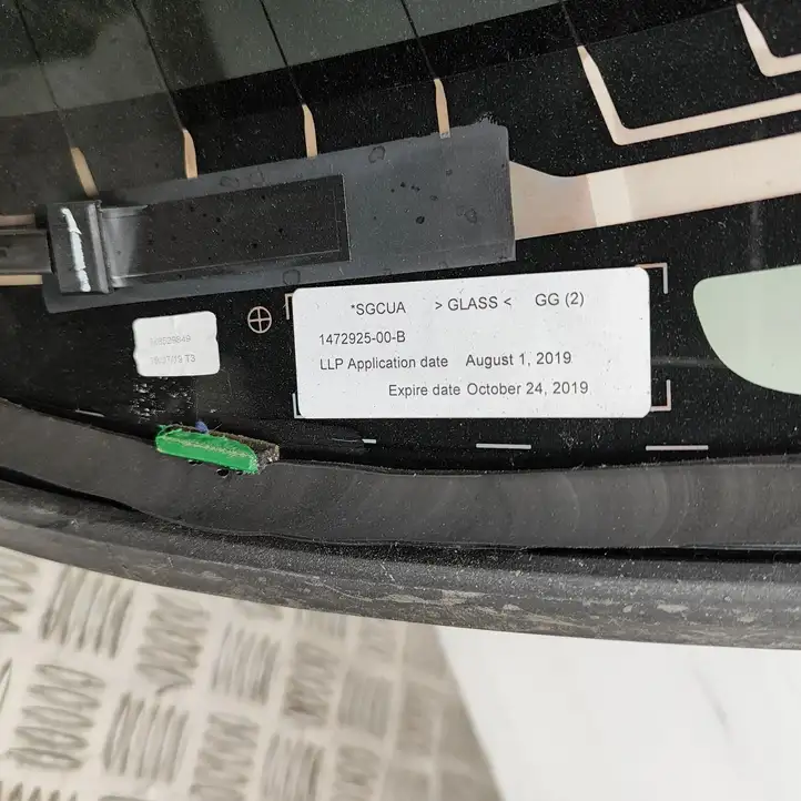 Tesla Model 3 (2017 - 2023) 147292500B Заднее стекло — фото 6