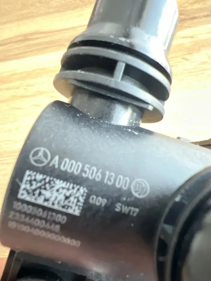 Mercedes-Benz Sprinter W907 W910 (2018 - ) A0005061300 Трубки системы охлаждения — фото 3
