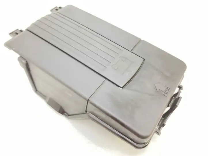 Audi A3/S3 8P (2008 - 2013) 3C0915443A Крышка ящика аккумулятора — фото 1