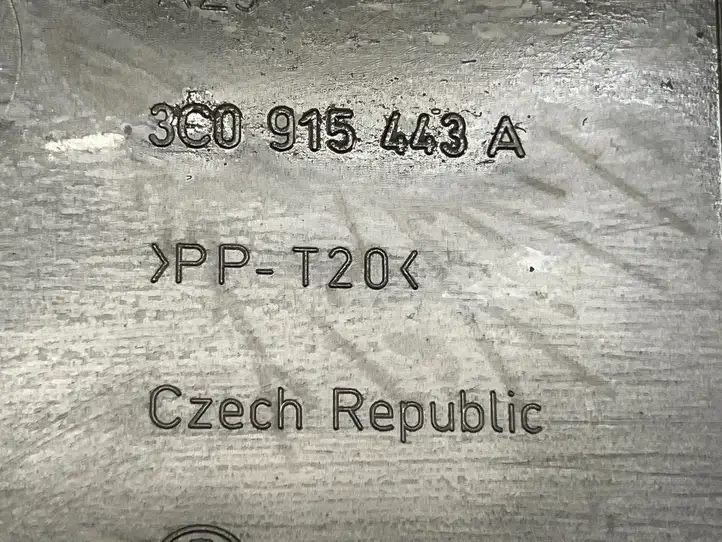Audi A3/S3 8P (2008 - 2013) 3C0915443A Крышка ящика аккумулятора — фото 5