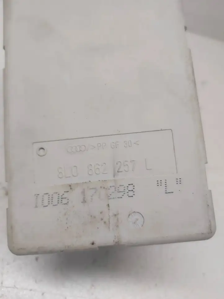 Audi A3/S3 8L (2000 - 2003) 8L0862257L Вакуумный насос центрального замка — фото 4