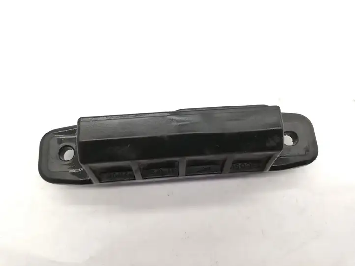 Toyota Yaris (2014 - 2019) Кнопка закрытия багажника — фото 2
