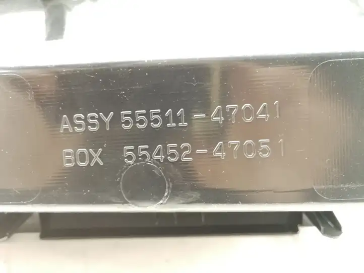 Toyota Prius (XW30) (2009 - 2015) 5551147041 Вещевой ящик — фото 4