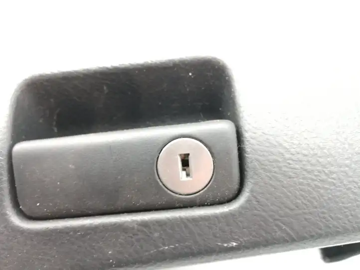 Toyota Avensis T250 (2006 - 2009) Вещевой ящик — фото 4