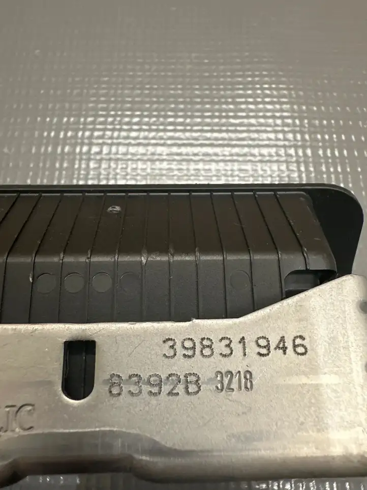 Volvo XC90 (2014 - 2019) 39831946 Петля замка багажной двери — фото 3