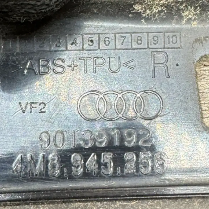 Audi Q8 (2018 - ) 4M8945253A Отделка (ленточка) заднего фонаря — фото 7