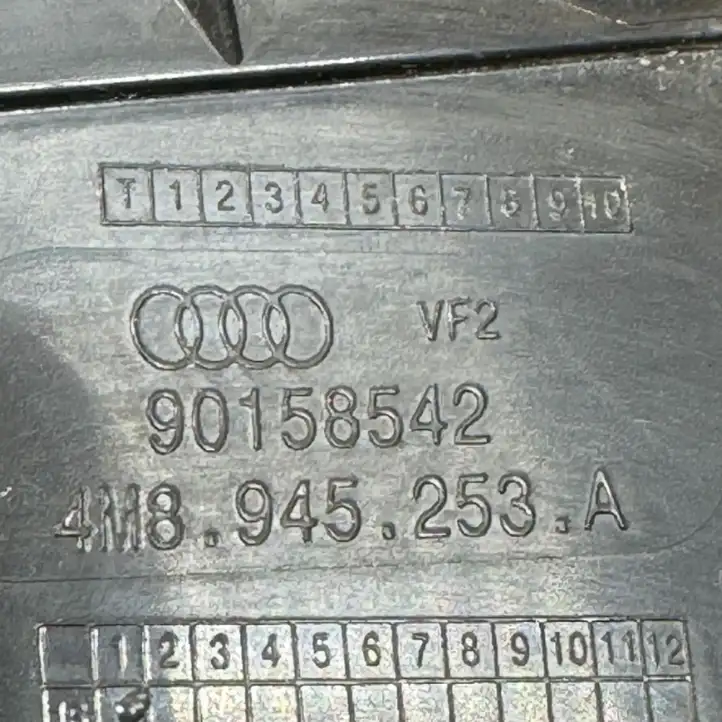Audi Q8 (2018 - ) 4M8945253A Отделка (ленточка) заднего фонаря — фото 9