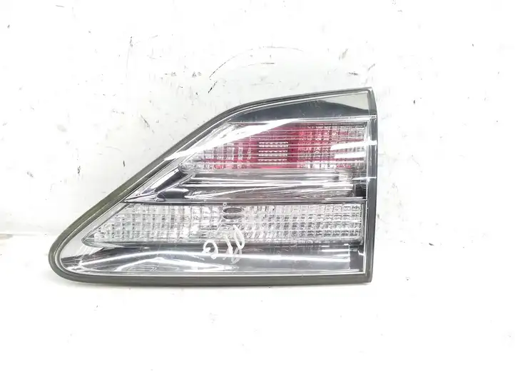 Lexus RX 330 - 350 - 400H (2008 - 2012) Задний фонарь в крышке багажника — фото 1