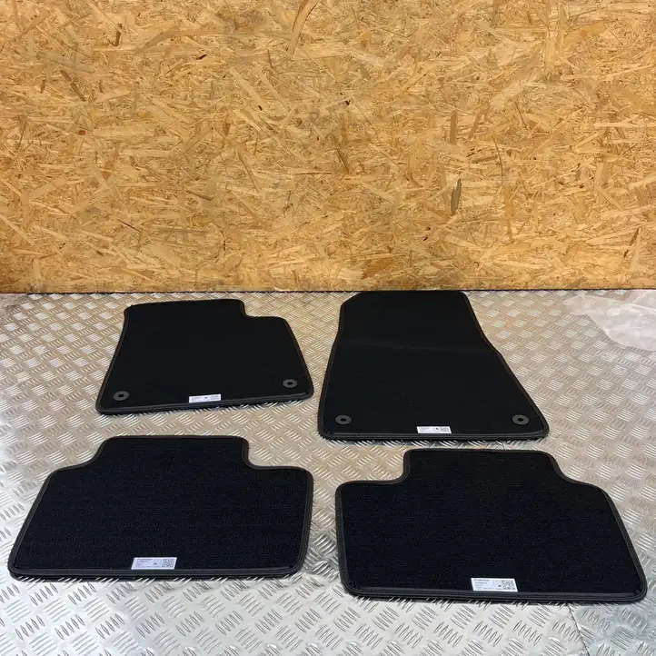 (2020 - ) 31693058 Комплект автомобильных ковриков — фото 9