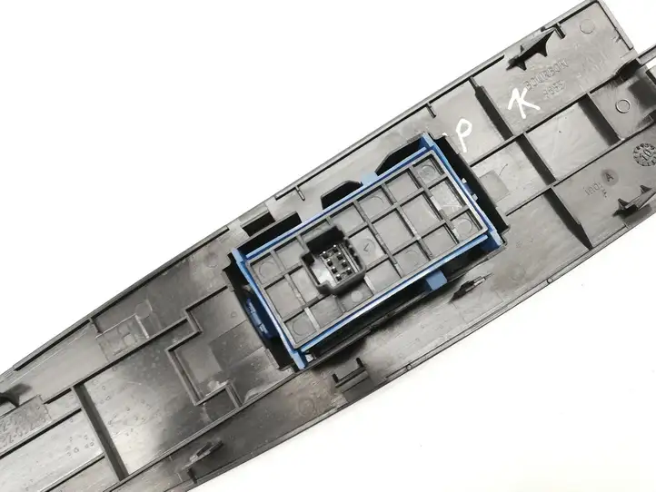Toyota Avensis T270 (2009 - 2012) 7423205240 Блок кнопок стеклоподъемников — фото 3