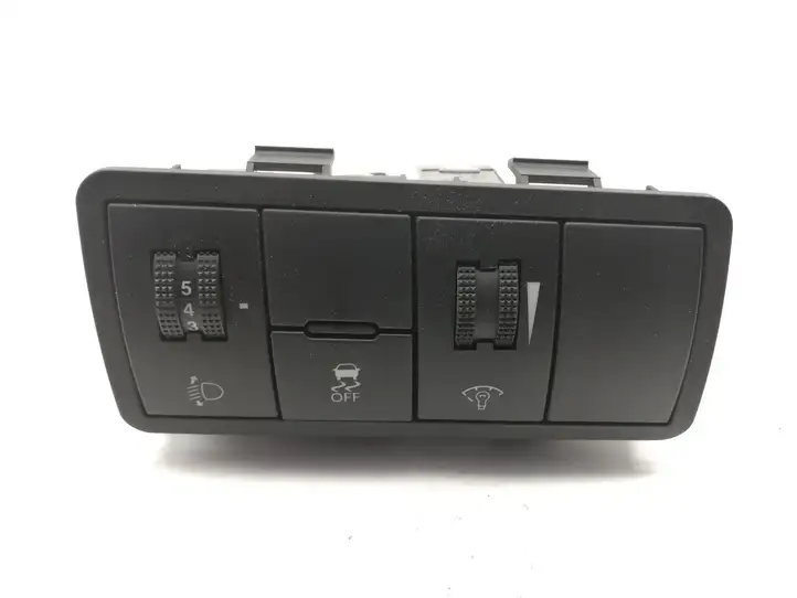 Kia Venga (2010 - 2014) 933001P100 Кнопка фаркопа в багажнике — фото 1