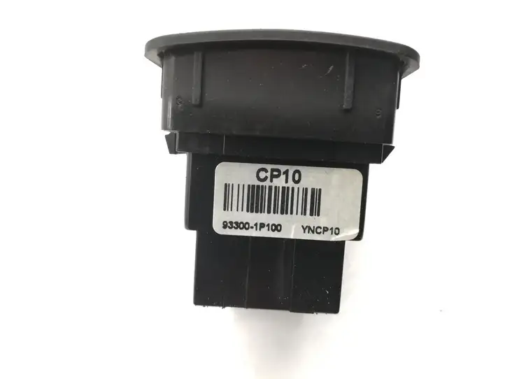 Kia Venga (2010 - 2014) 933001P100 Кнопка фаркопа в багажнике — фото 4